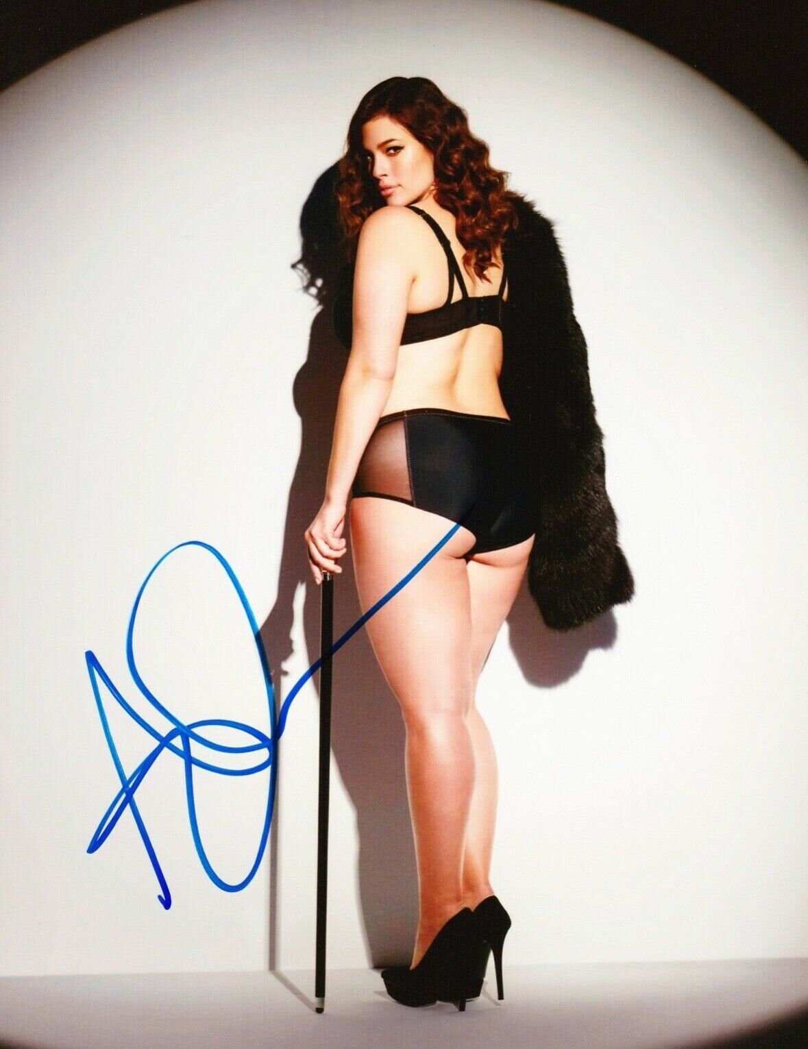 Ashley Graham Signed 10X8 Photo Poster painting SEXY IMAGE AFTAL COA (5128)