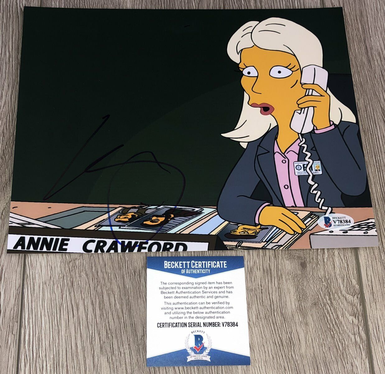 KRISTEN WIIG SIGNED THE SIMPSONS ANNIE CRAWFORD 8x10 Photo Poster painting w/PROOF BECKETT COA