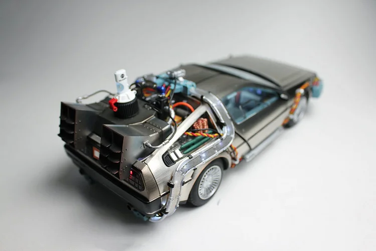 1/20 Scale Magnetic Floating DeLorean Time Machine (Back To The Future 2)