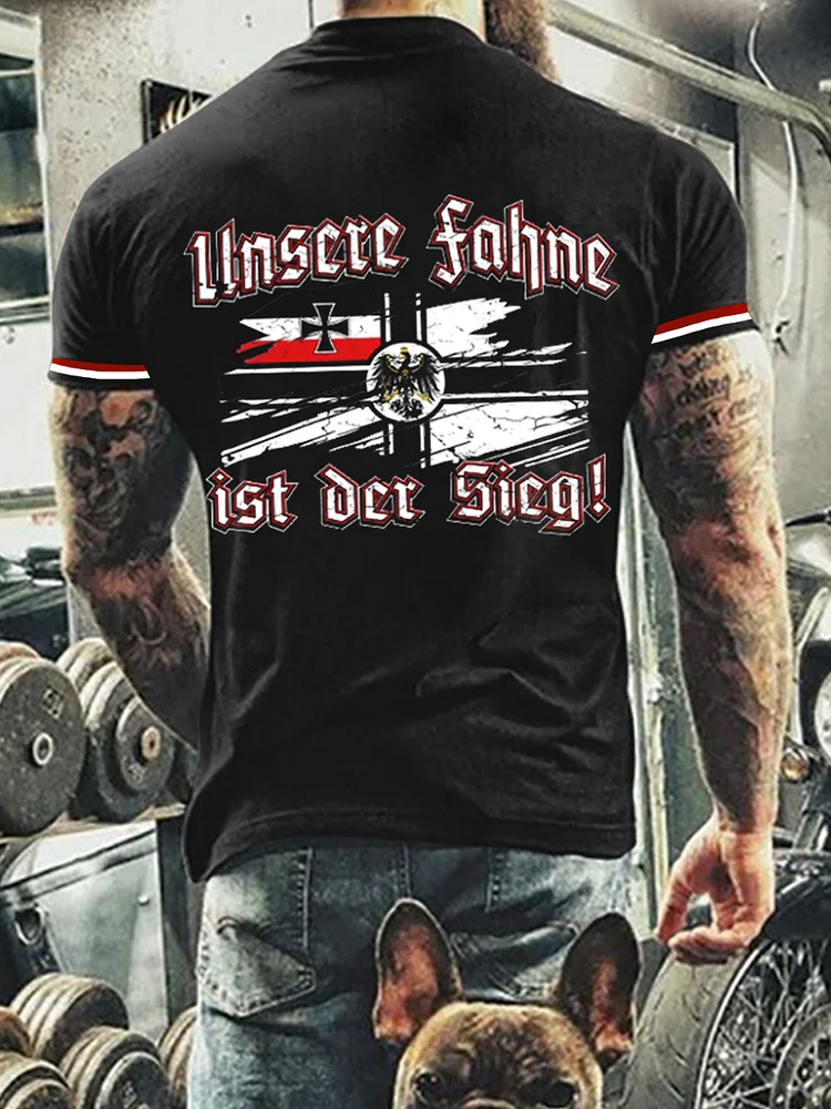 Kurzarm-T-Shirt für Männer Unsere Fahne Ist der Sieg bedruckt