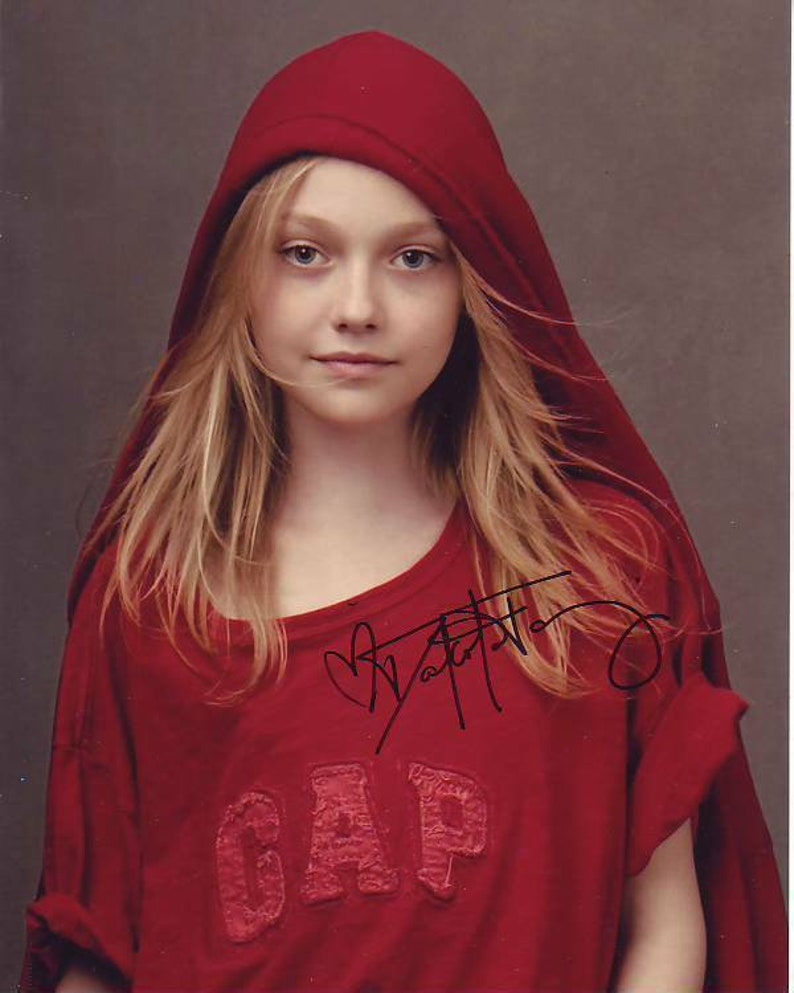 Dakota fanning signed autographed gap Photo Poster painting