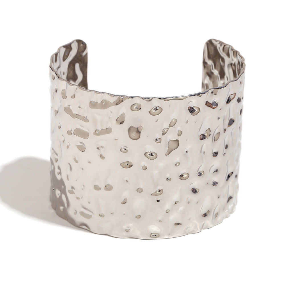 Small And Versatile Cold Hand Jewelry Stainless Steel Plated 18K Gold Large Wide Irregular Hammer Pattern Bracelet For Women