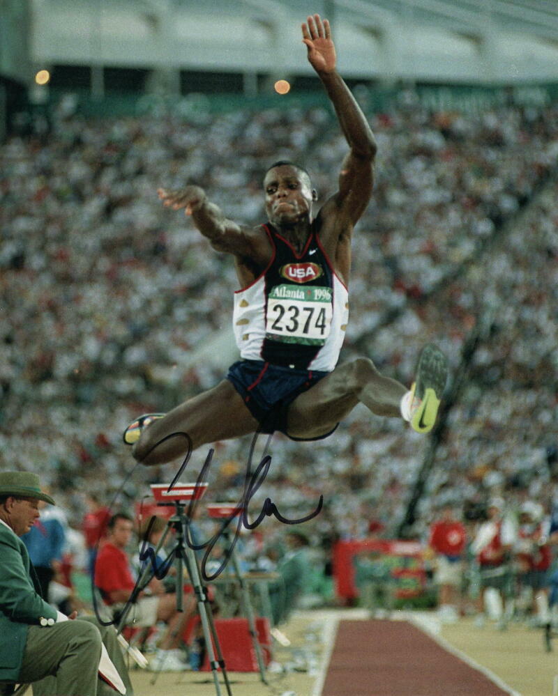 CARL LEWIS SIGNED AUTOGRAPH 8X10 Photo Poster painting - TRACK AND FIELD OLYMPIC GOLD MEDALIST