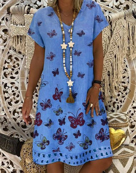 Vestido manga curta com estampa de borboleta e decote em V