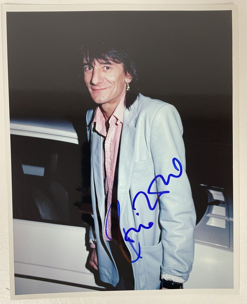 Ronnie Wood Signed Autographed Glossy 8x10 Photo Poster painting - COA Matching Holograms