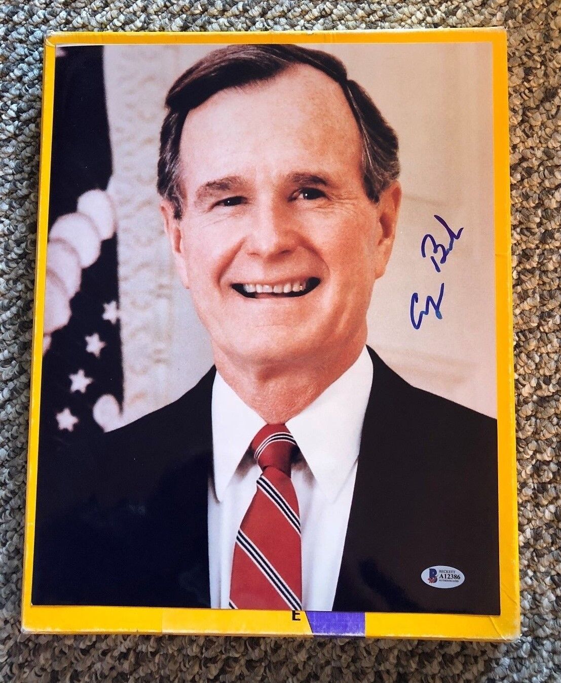 GEORGE H. BUSH SIGNED 11 X 14 Photo Poster painting BECKETT FULL LETTER