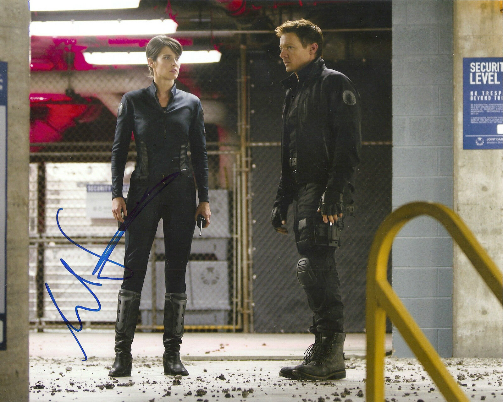 COBIE SMULDERS 'AVENGERS-CAPT AMERICA' MARIA HILL SIGNED 8X10 PICTURE *COA 1