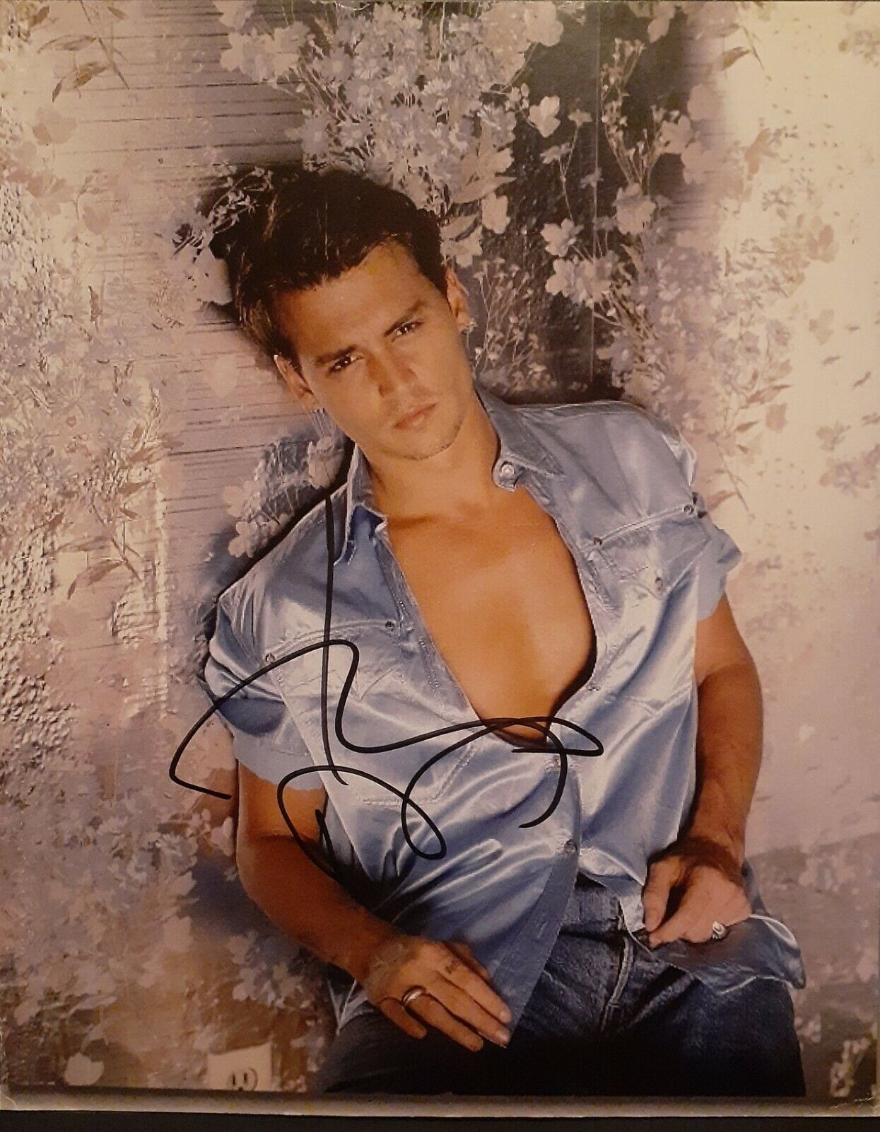 Johnny Depp signed 8x10