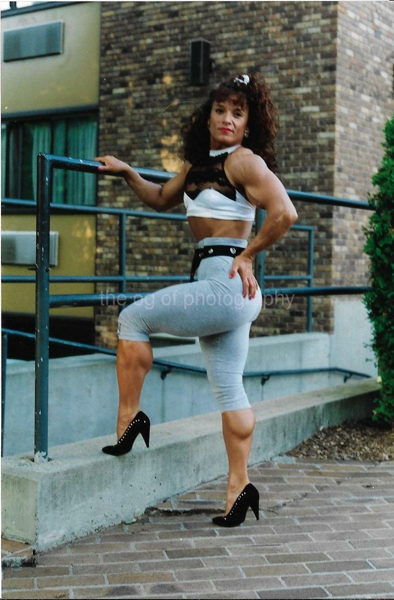 FEMALE BODYBUILDER 80's 90's FOUND Photo Poster painting Color MUSCLE GIRL Original EN 17 25 F