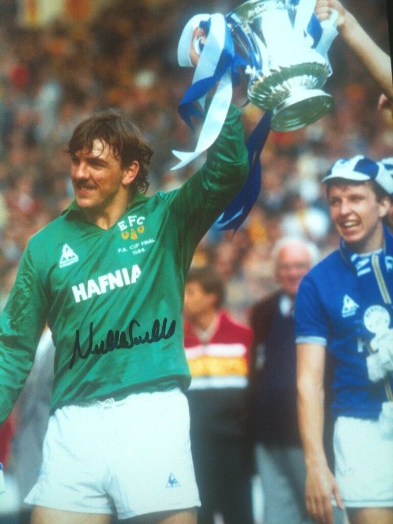 NEVILLE SOUTHALL - LEGENDARY EVERTON KEEPER - SIGNED COLOUR Photo Poster paintingGRAPH