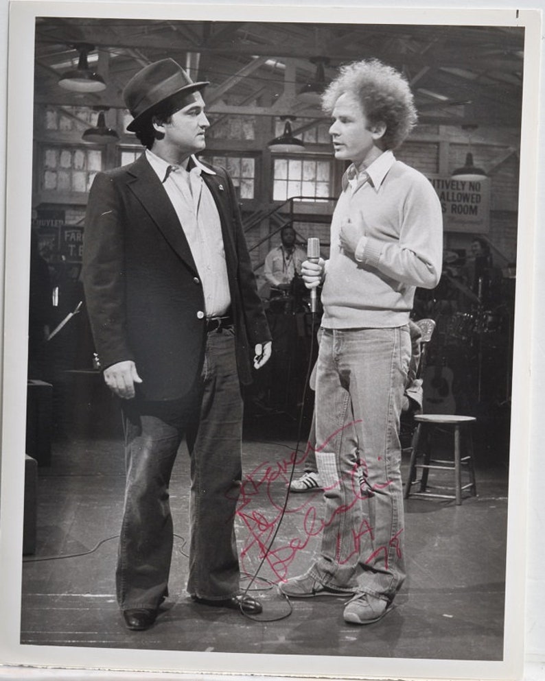 JOHN BELUSHI SIGNED Autographed Photo Poster painting Saturday Night Live Animal House 1941 Blues Brothers wcoa <Sale Price>