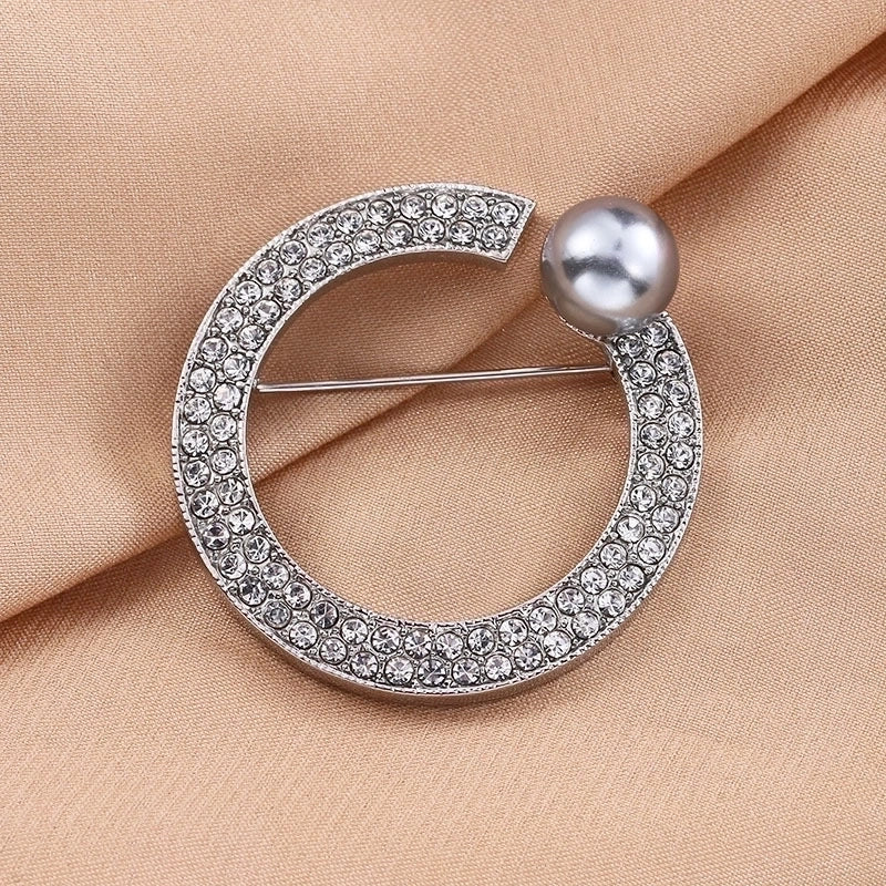 Novelty Pin Triangle Star Bow Knot Alloy Inlay Artificial Pearls Rhinestones Women’S Brooches