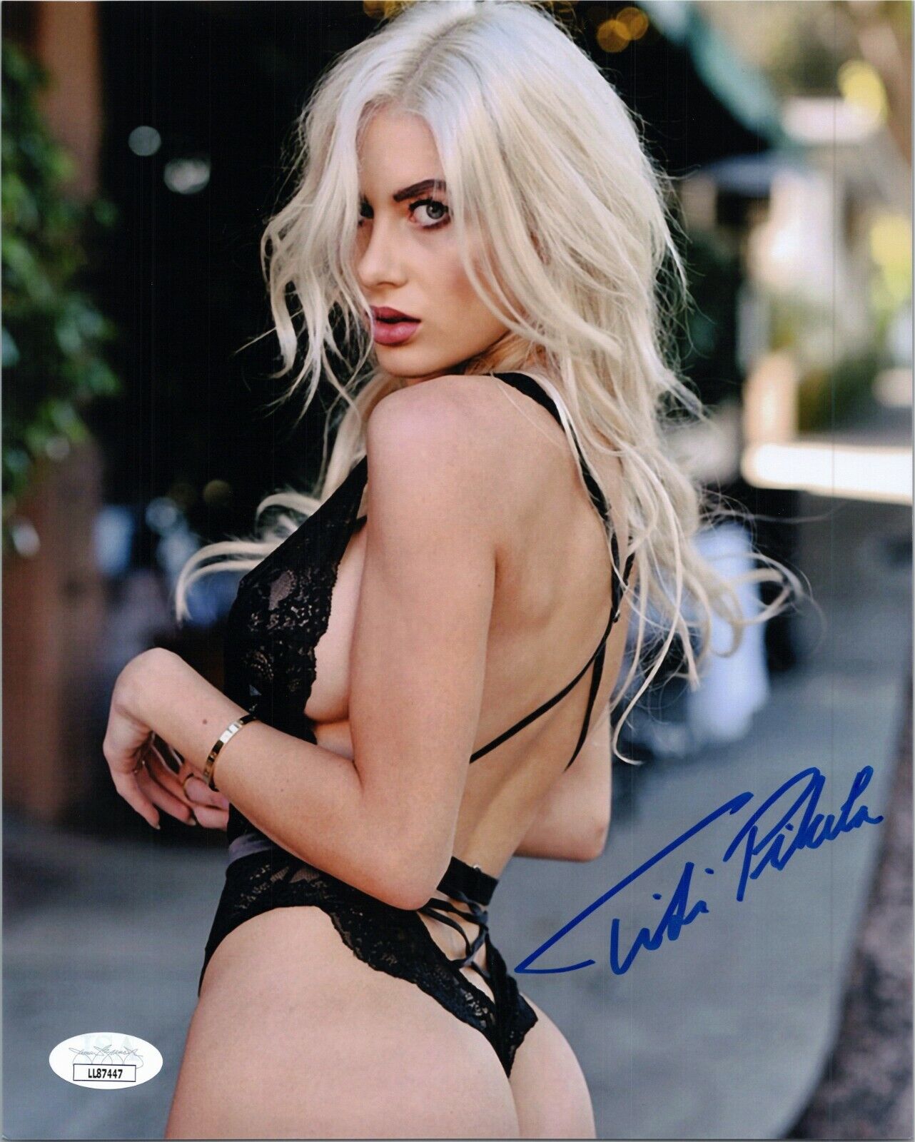 TITI PIKULA Authentic Hand-Signed SEXY Instagram Model