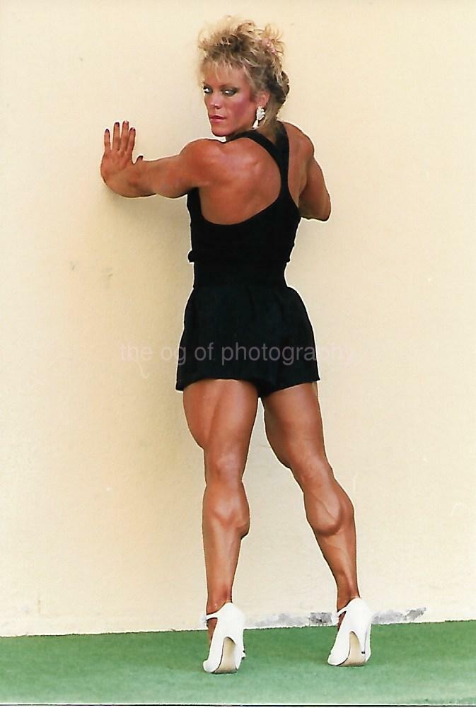 FEMALE BODYBUILDER 80's 90's FOUND Photo Poster painting Color MUSCLE WOMAN Original EN 16 28 E