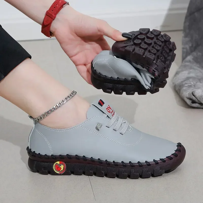 Sports 2025 Spring New Flat Shoes Comfortable Outdoor Casual Sneakers Mom Shoes Light Breathable Women's Single Shoes