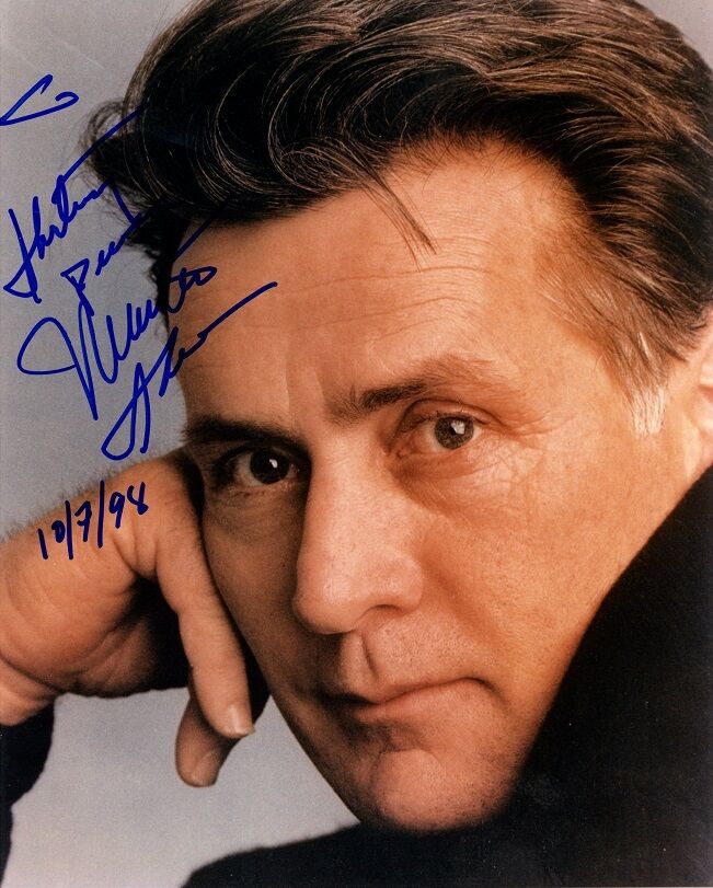 MARTIN SHEEN Signed Photo Poster painting - 1998