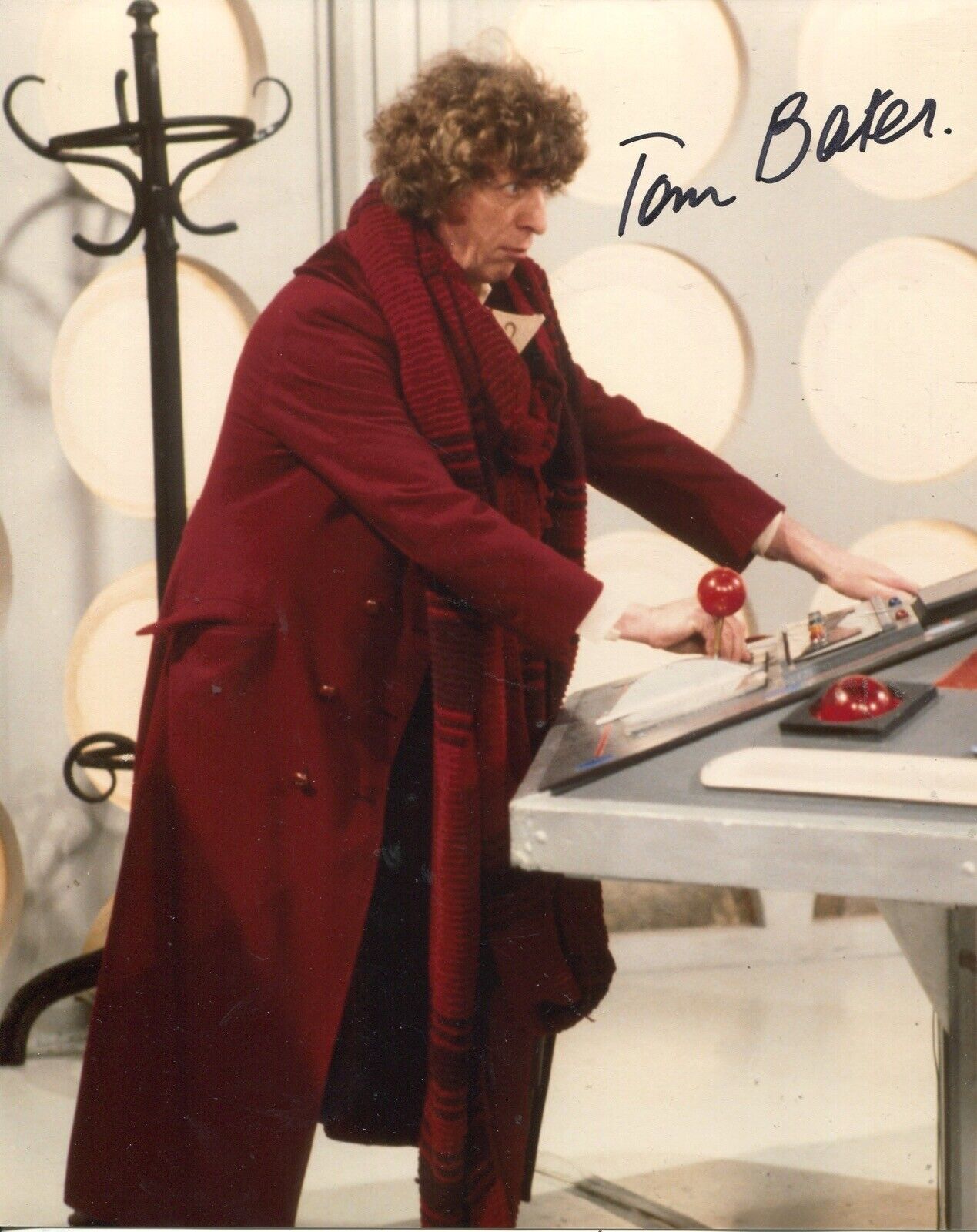 Tom Baker signed as Doctor Who TV sci-fi series Photo Poster painting IMAGE 021 - UACC DEALER