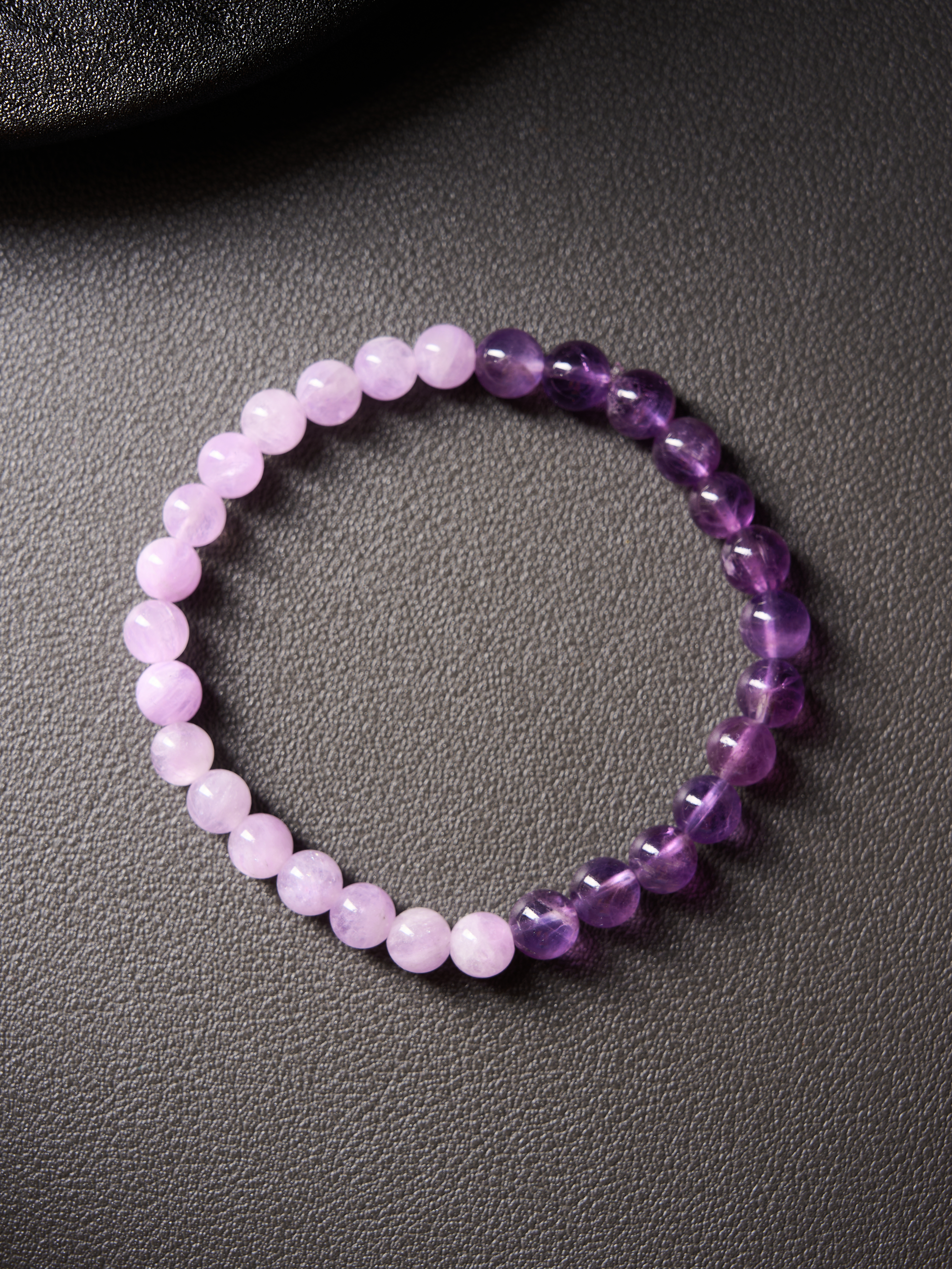 Flat lay circle showing soft lilac palette with alternating amethyst purple and pale pink kunzite beads