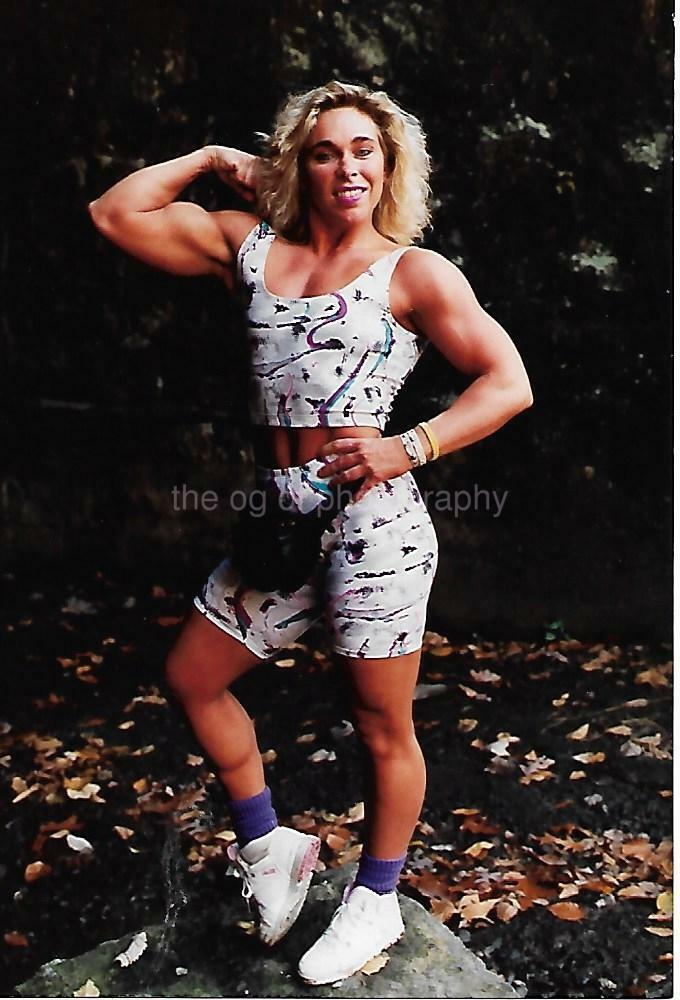 FEMALE BODYBUILDER 80's 90's FOUND Photo Poster painting Color MUSCLE GIRL Original EN 21 64 S