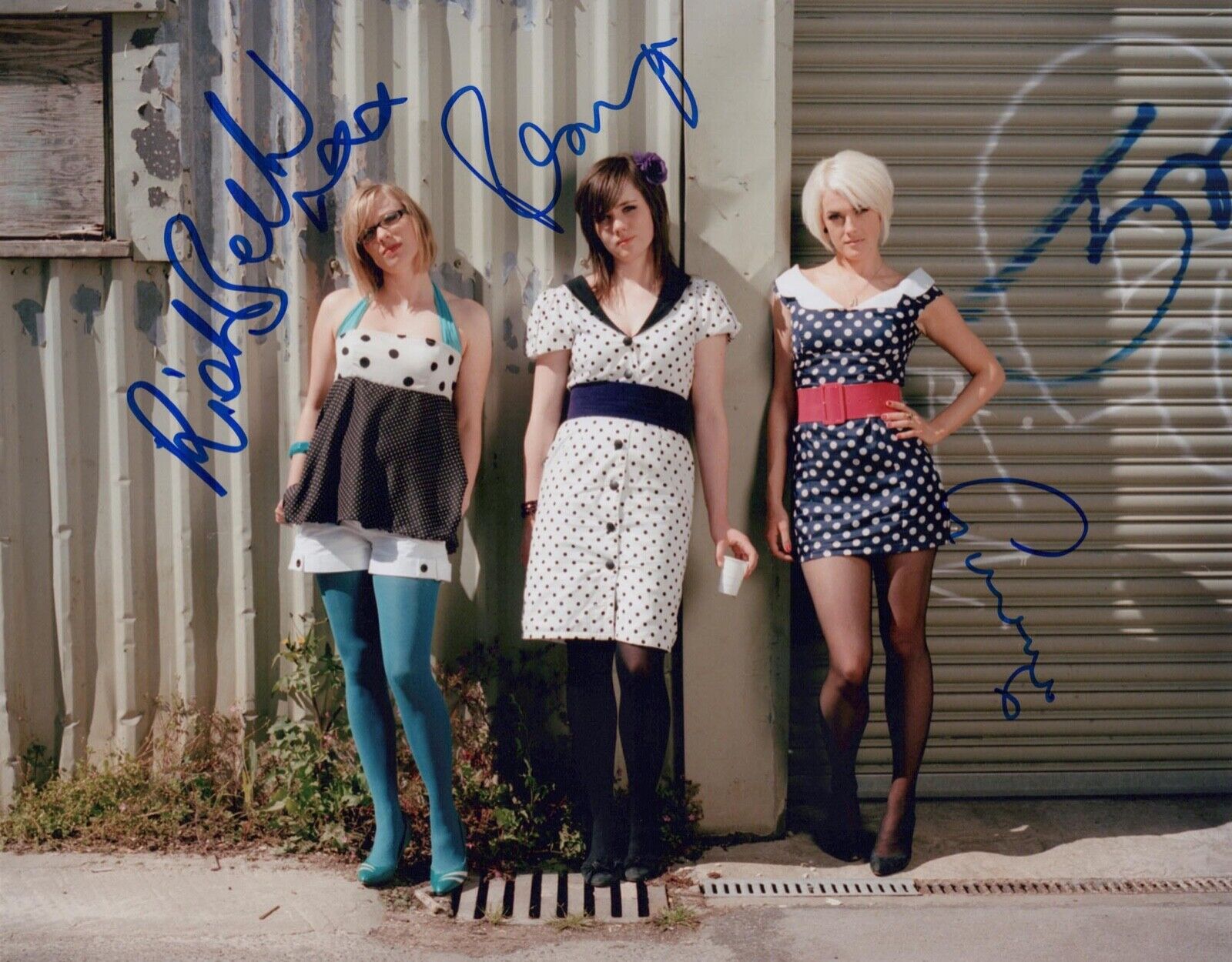 THE PIPETTES All 3 BAND signed 8X10 Photo Poster painting C - GWENNO, ROSAY, & RIOTBECKI - COA