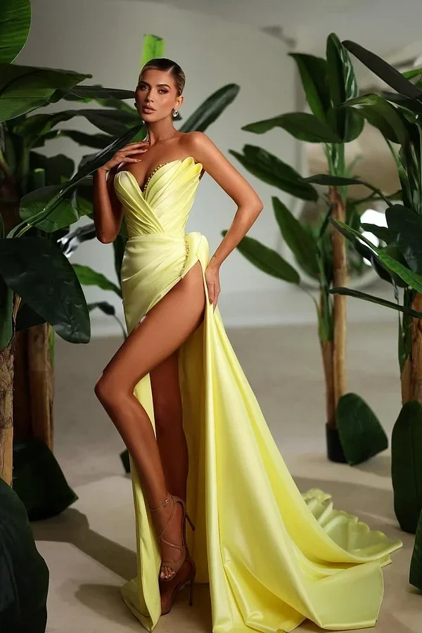 Daisda Yellow Sleeveless Strapless Deep V-Neck Beadeds Prom Dress