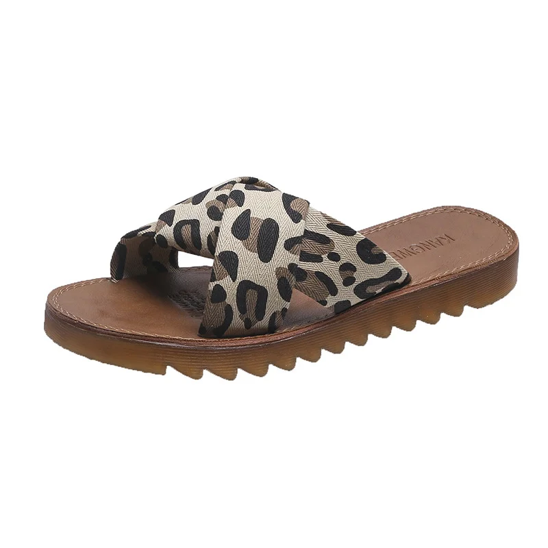 Yyvonne Red Flat Bottom Fashion Cool Slippers Women 2025 New Summer New INS Tide Thick Bottom Outside Wearing Hot Beach Shoes