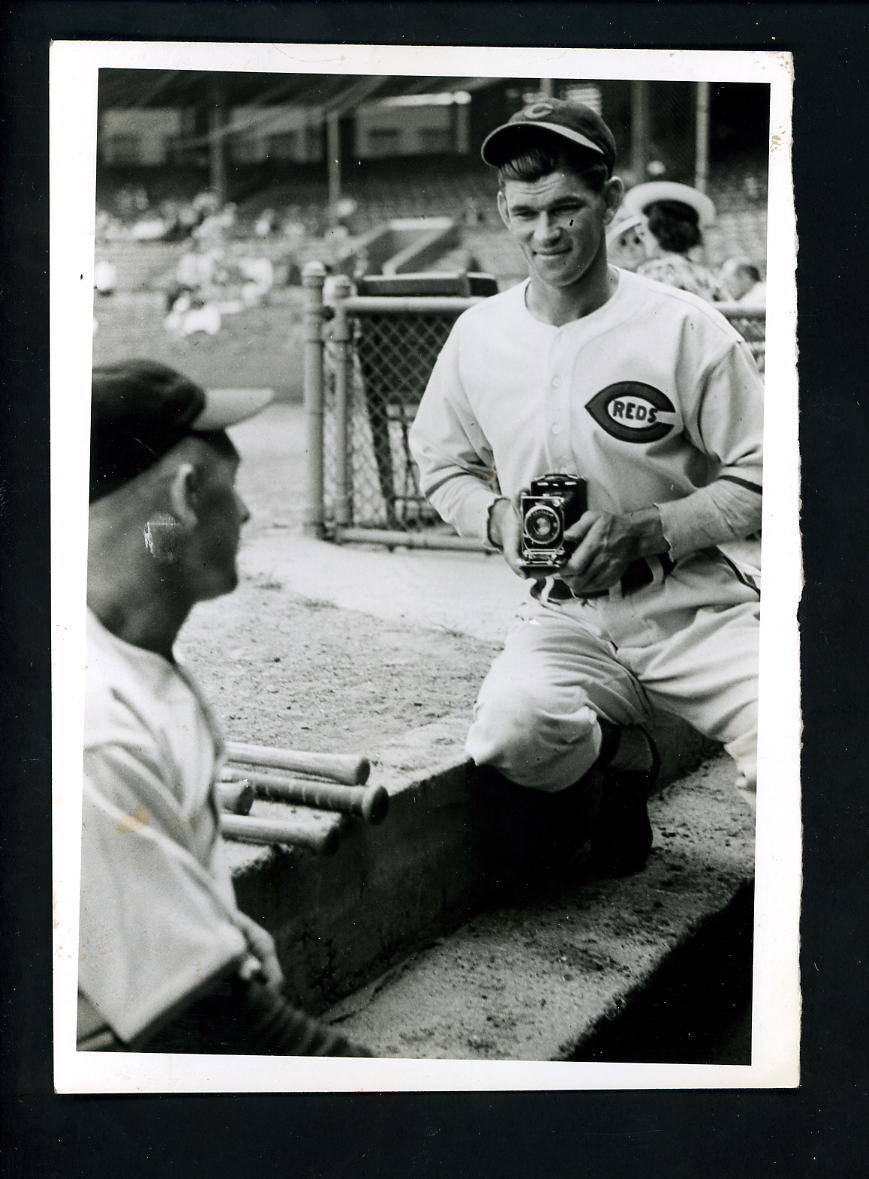 Lee Grissom The Sporting News circa 1930's Press Photo Poster painting Cincinnati Reds w/ camera