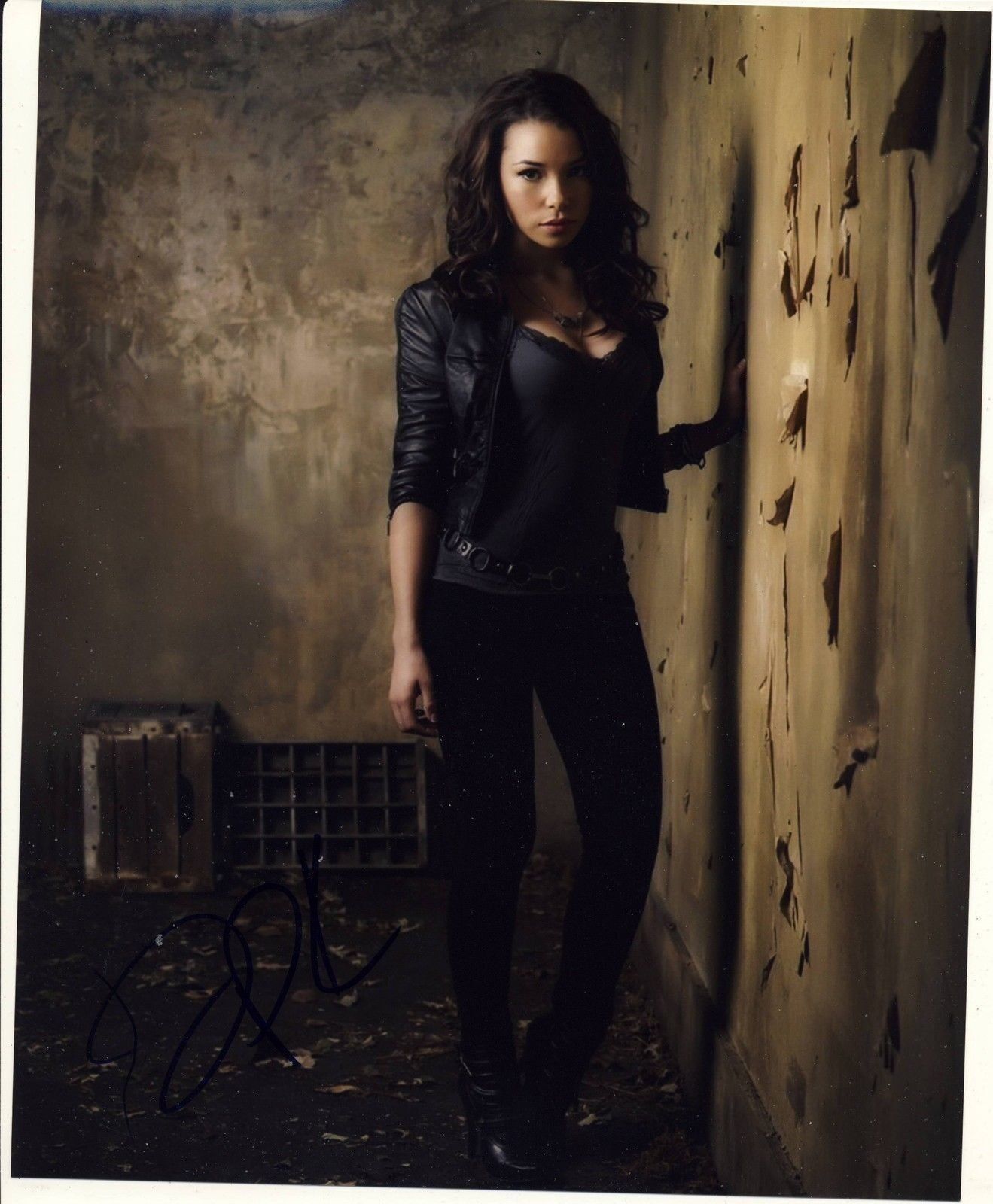 Jessica Parker Kennedy Autograph SECRET CIRCLE Signed 10x8 Photo Poster painting AFTAL [6684]