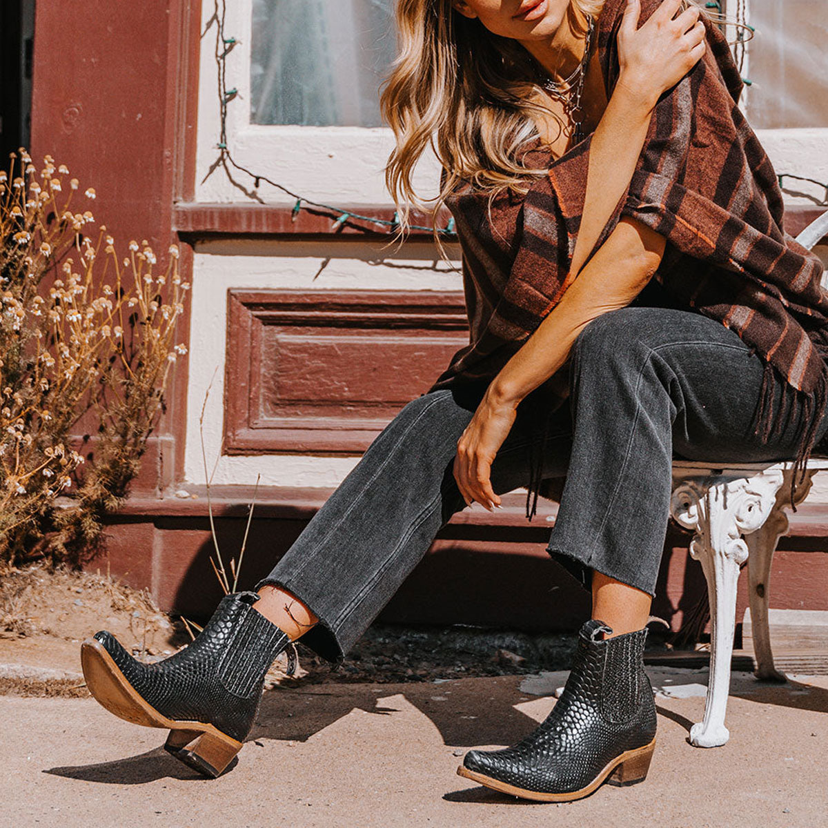 Snakeskin Pattern Block Heel Short Black Cowgirl Boots for Women Nicepairs