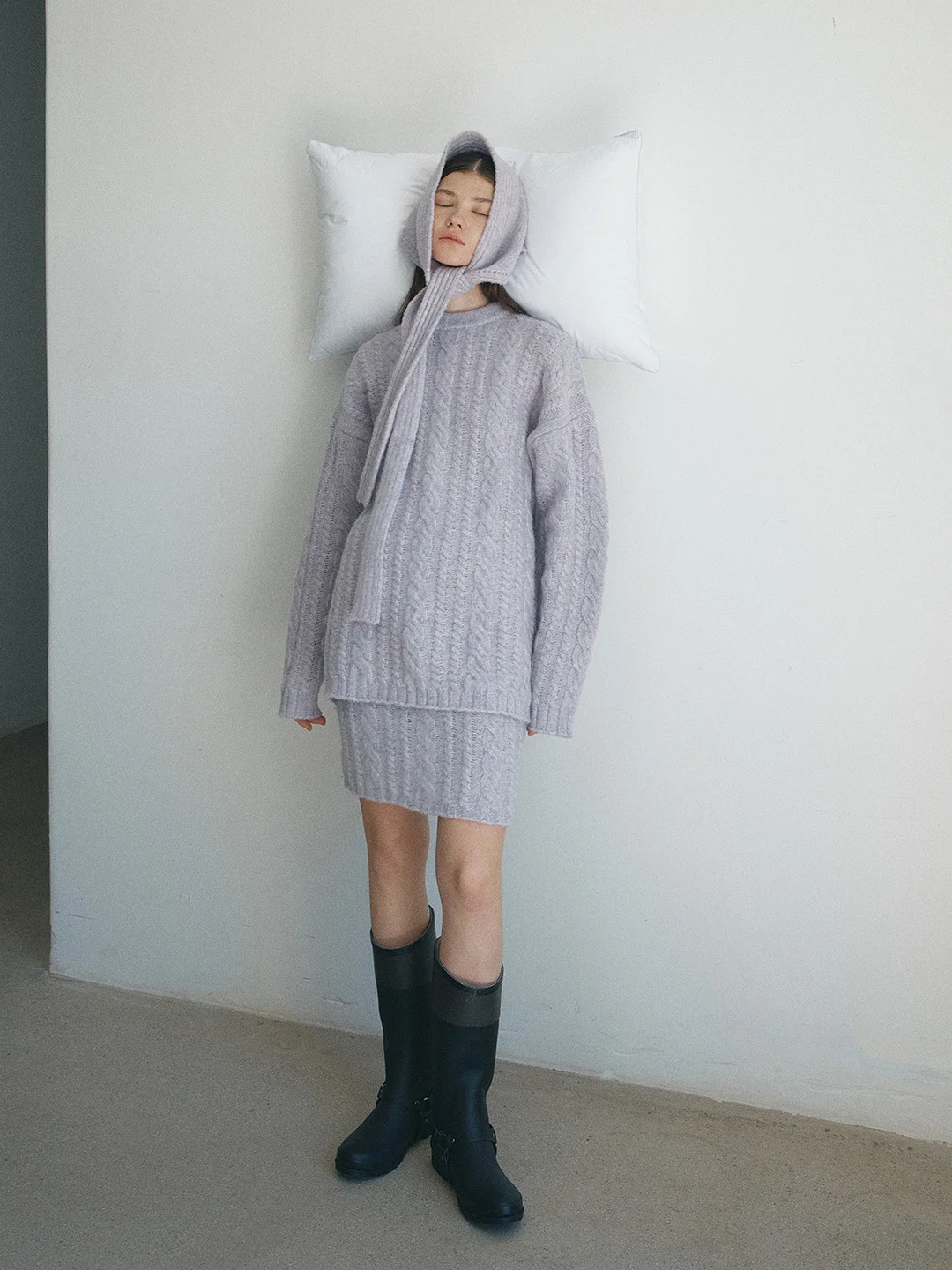 Woherb [Daihe] Winter New Leisure High Waist Wool Thick Needle Simple Joker Twisted Flower Five Half Skirt H7886-Outfit Ideas