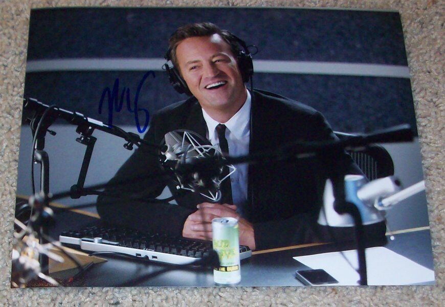 MATTHEW PERRY SIGNED AUTOGRAPH FRIENDS CHANGLER BING GO ON 8x10 Photo Poster painting A w/PROOF