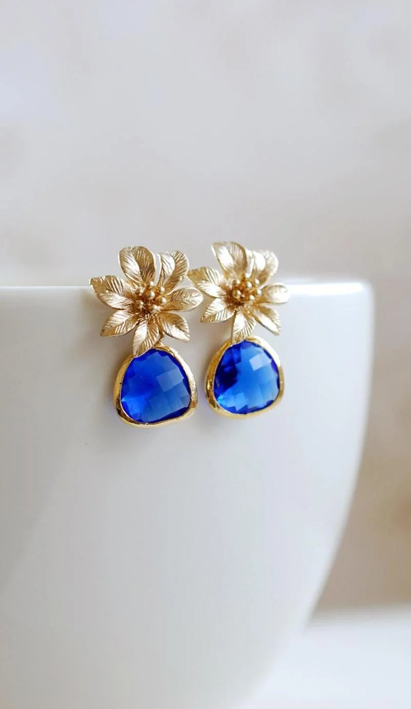Exquisite Gold Color Inlaid Blue Zircon Dangle Earrings for Women Retro Carved Flowers Earrings Party Jewelry