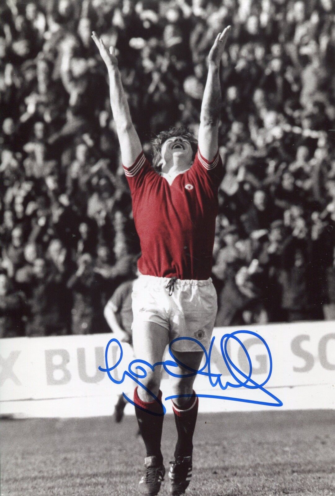 Footballer Gordon Hill signed Manchester United 1977 FA Cup Photo Poster painting - UACC DEALER