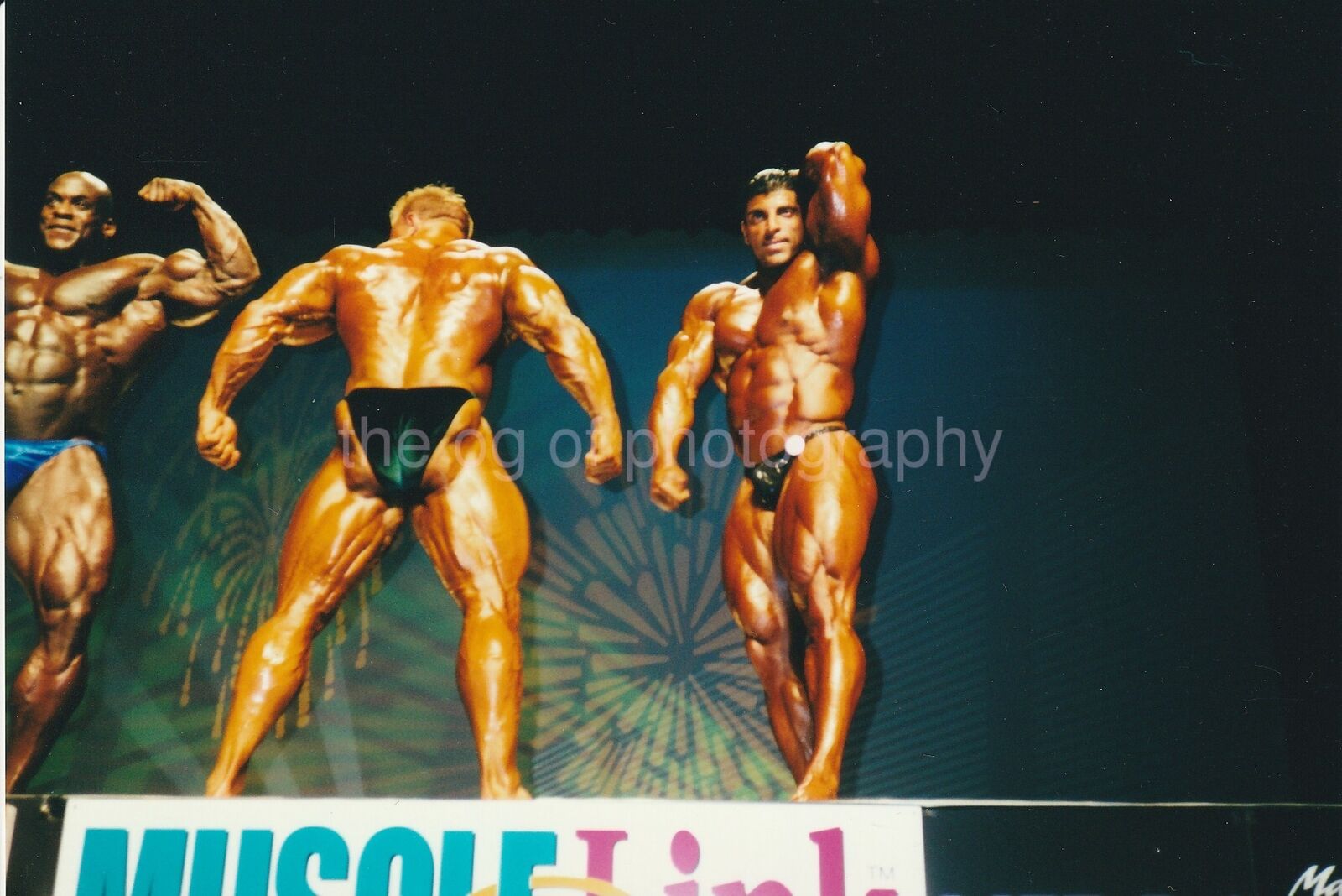 Ironman MUSCLE MEN Found Photo Poster painting Photo Poster paintingGRAPHER GENE MOZEE Bodybuilding 91 4 R