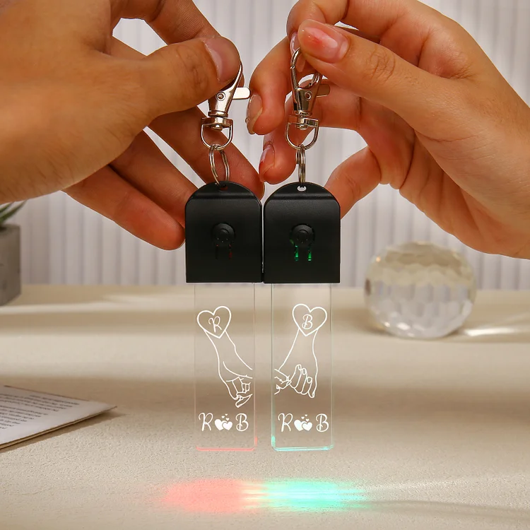 Kettenmachen Personalisierbare 2 Buchstaben Acryl Leuchtender Schlüsselanhänger Set für Paare