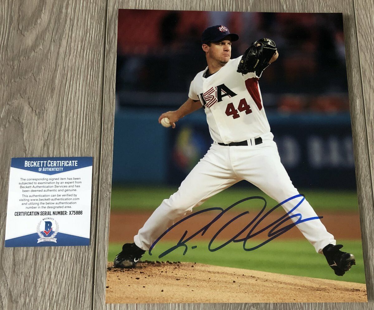 ROY OSWALT TEAM USA HOUSTON ASTROS SIGNED 8x10 Photo Poster painting w/PROOF & BECKETT BAS COA