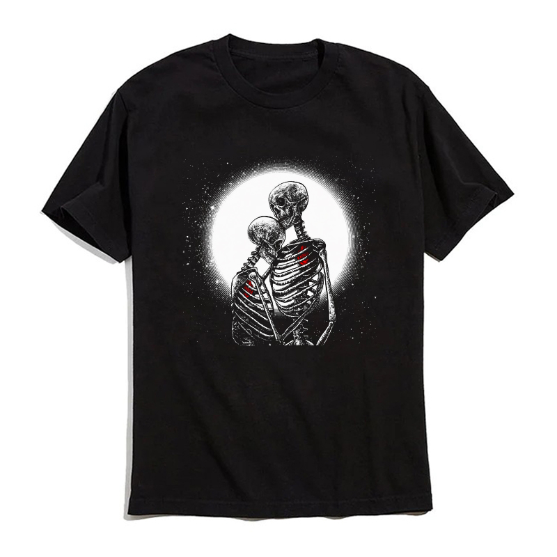 In the moonlight, embraced togetherT-shirt Unisex Graphic Tee