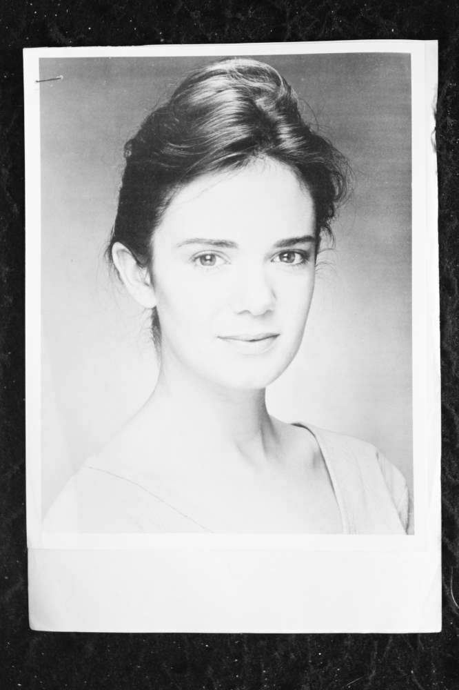 Victoria Hamilton - 8x10 Headshot Photo Poster painting w/ Resume