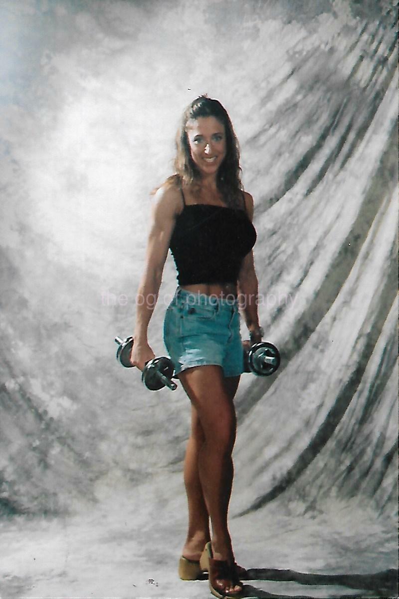 FOUND Photo Poster paintingGRAPH Color MUSCLE GIRL Original Portrait PRETTY WOMAN 112 12 H