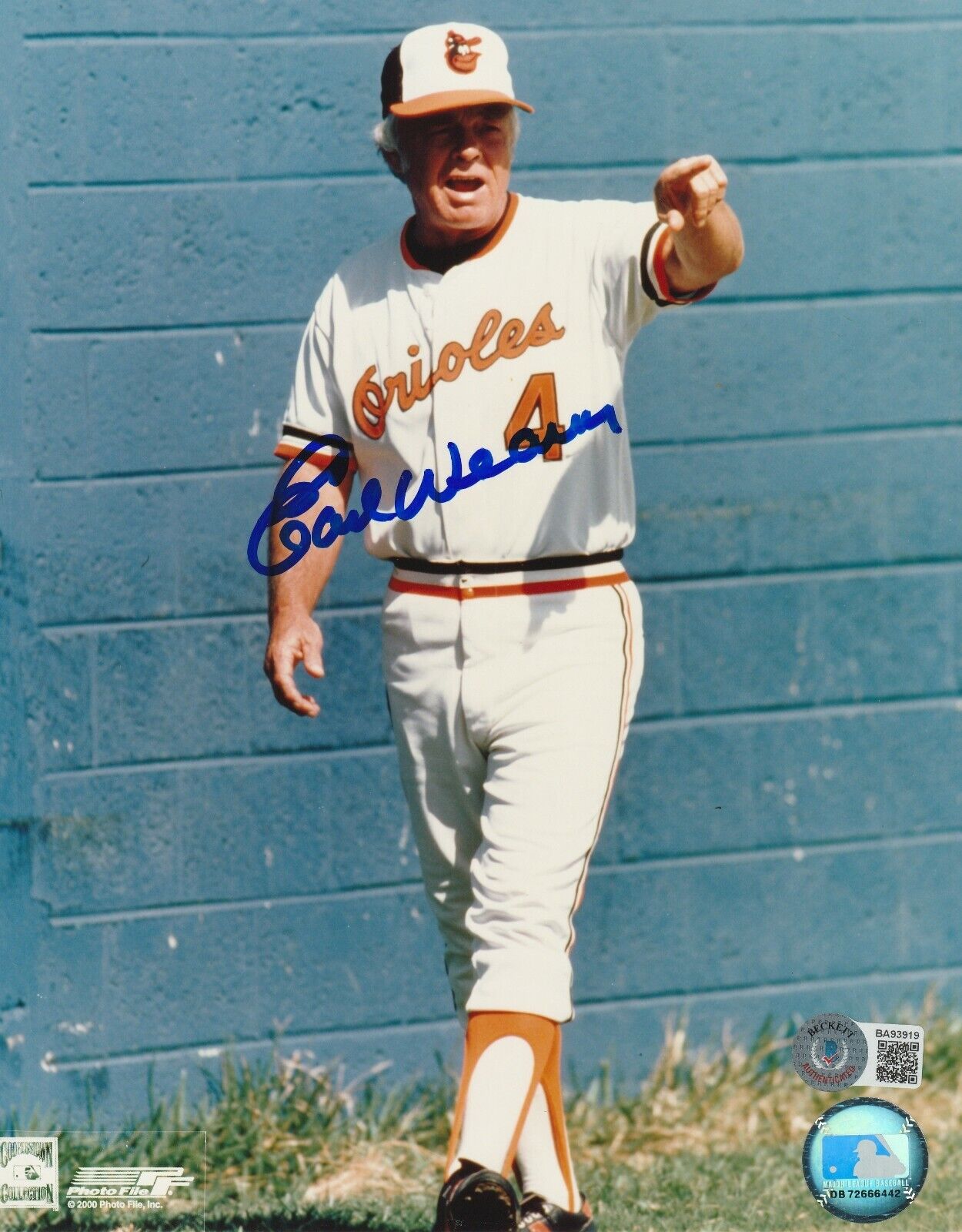 EARL WEAVER Signed Baltimore ORIOLES 8x10 Photo Poster painting w/ Beckett COA (BAS)