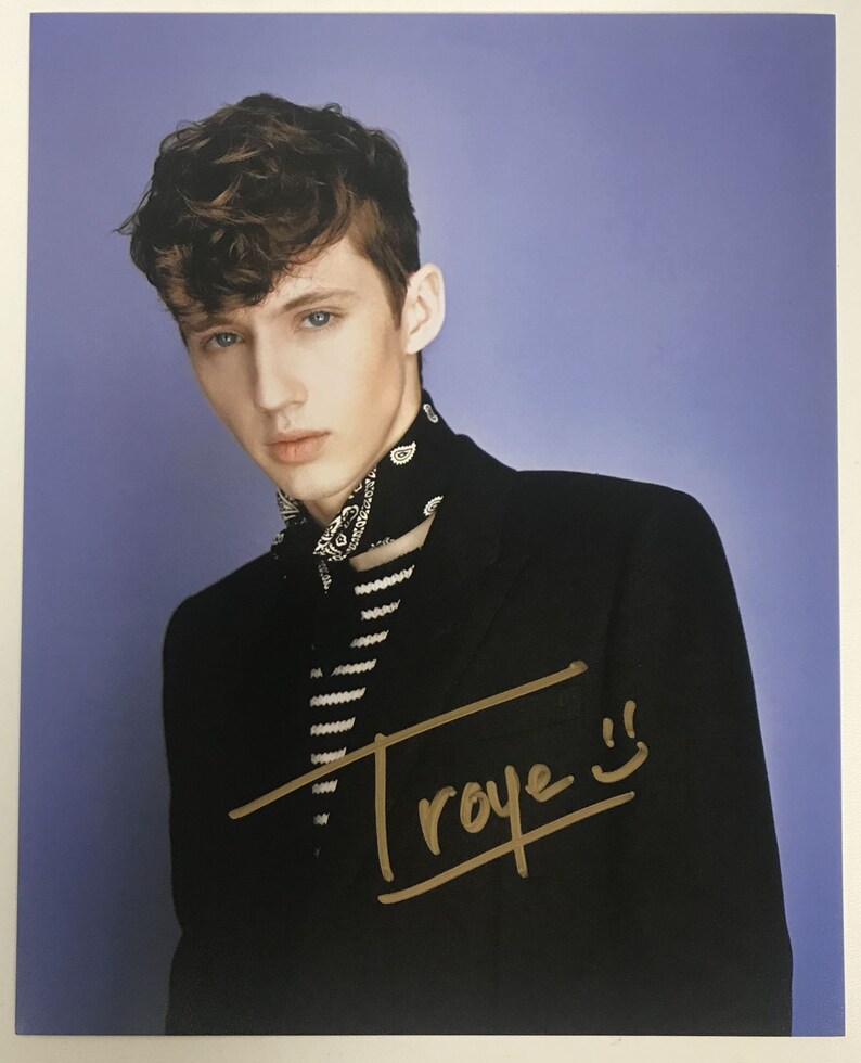 Troye Sivan Signed Autographed Glossy 8x10 Photo Poster painting - COA Matching Holograms