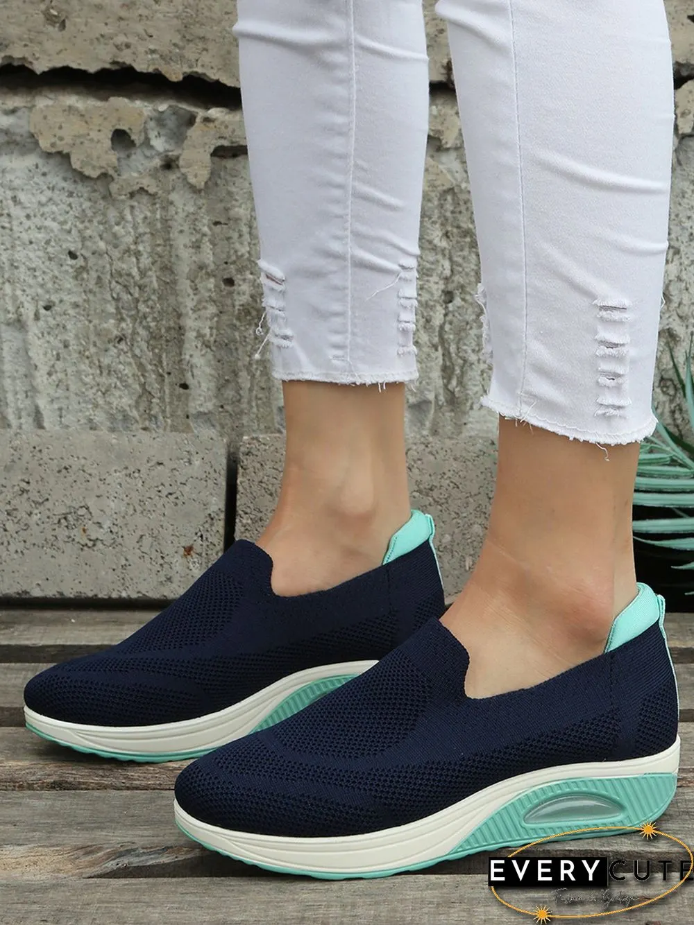 Contrasting Color Comfort Shock Absorbing Flyknit Sneakers