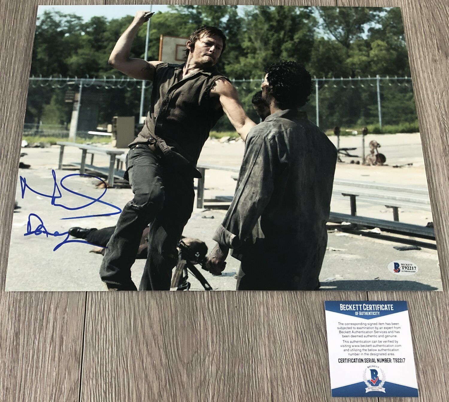 NORMAN REEDUS THE WALKING DEAD SIGNED 11x14 Photo Poster painting w/PROOF BECKETT BAS COA & INSC