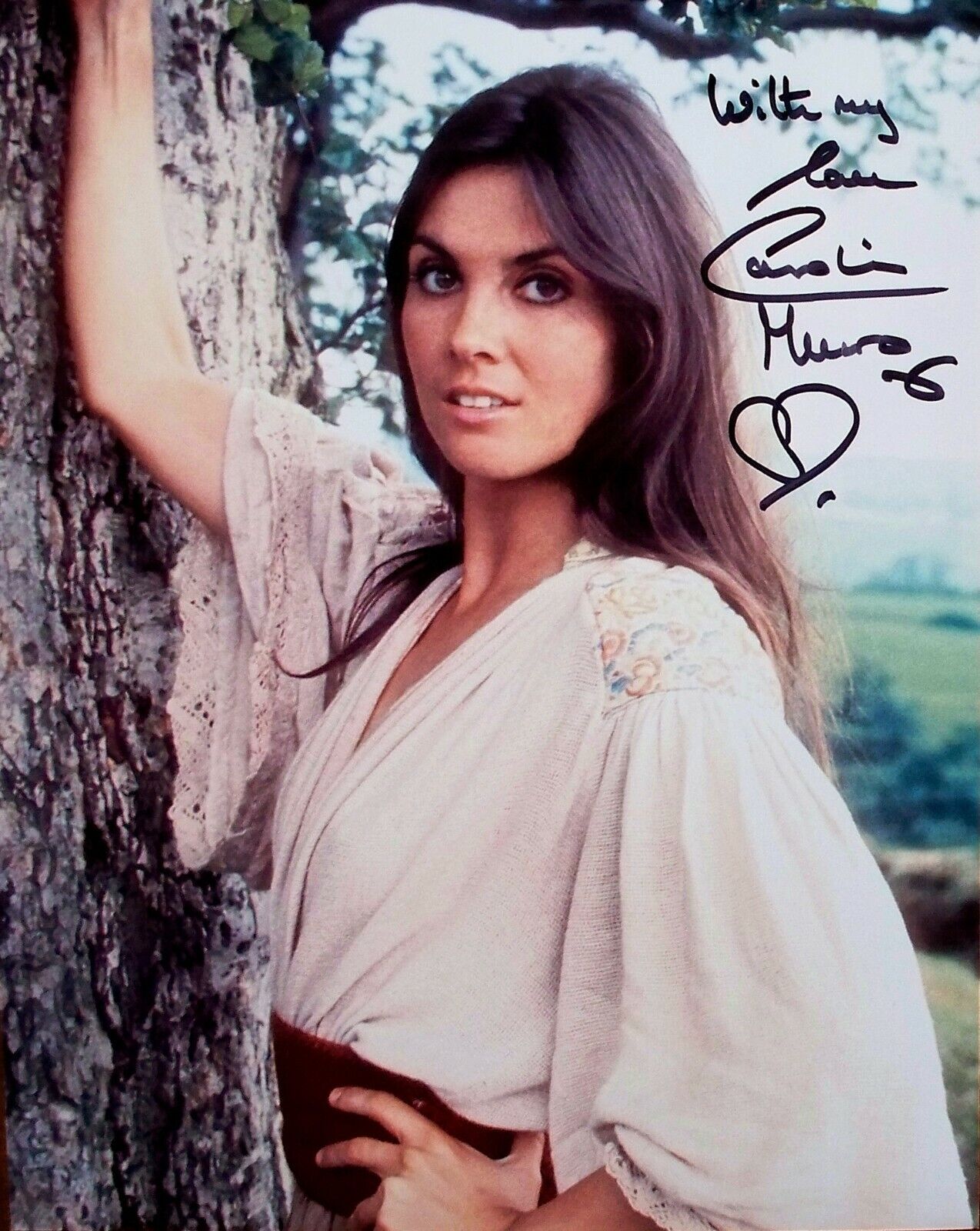 CAROLINE MUNRO: JAMES BOND Naomi. 'The Spy Who Loved Me'. Hand-signed Photo Poster painting. COA