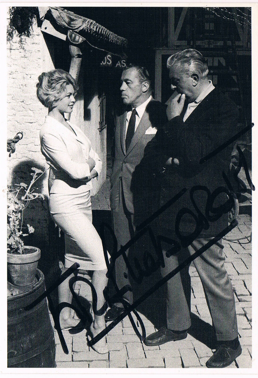 Brigitte Bardot 1934- genuine autograph signed 4x6