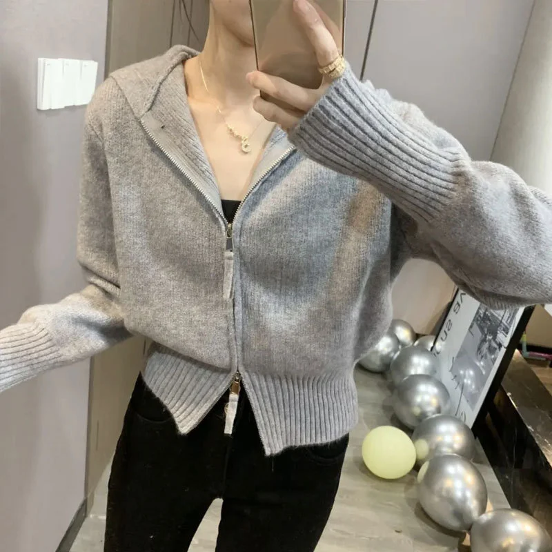 Uveng Uveng Zipper Sweater Jacket Cardigan 2024 Spring And Autumn Wear A Small Design Of Small Short Hooded Knitted Shirt