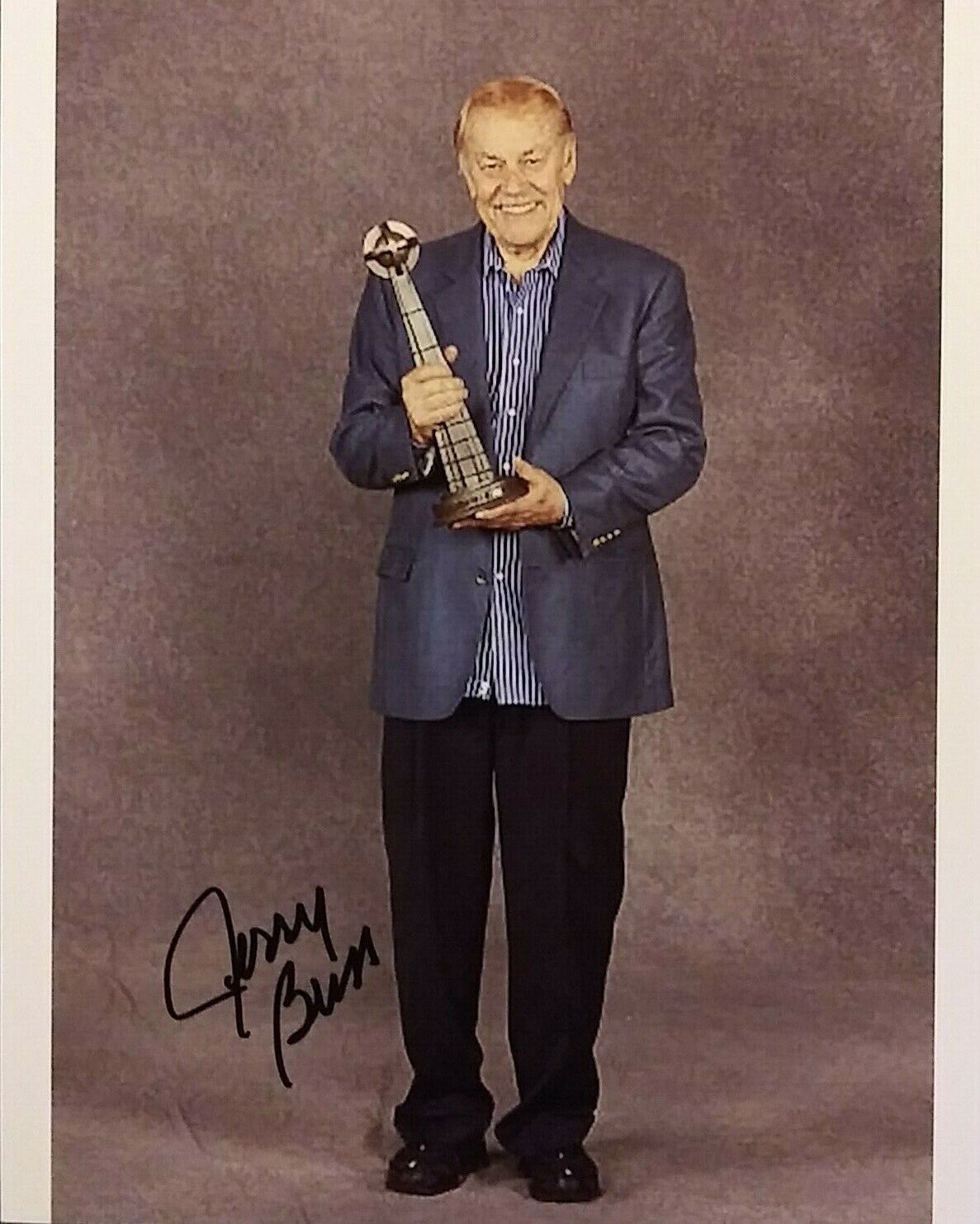 Jerry Buss signed 8x10