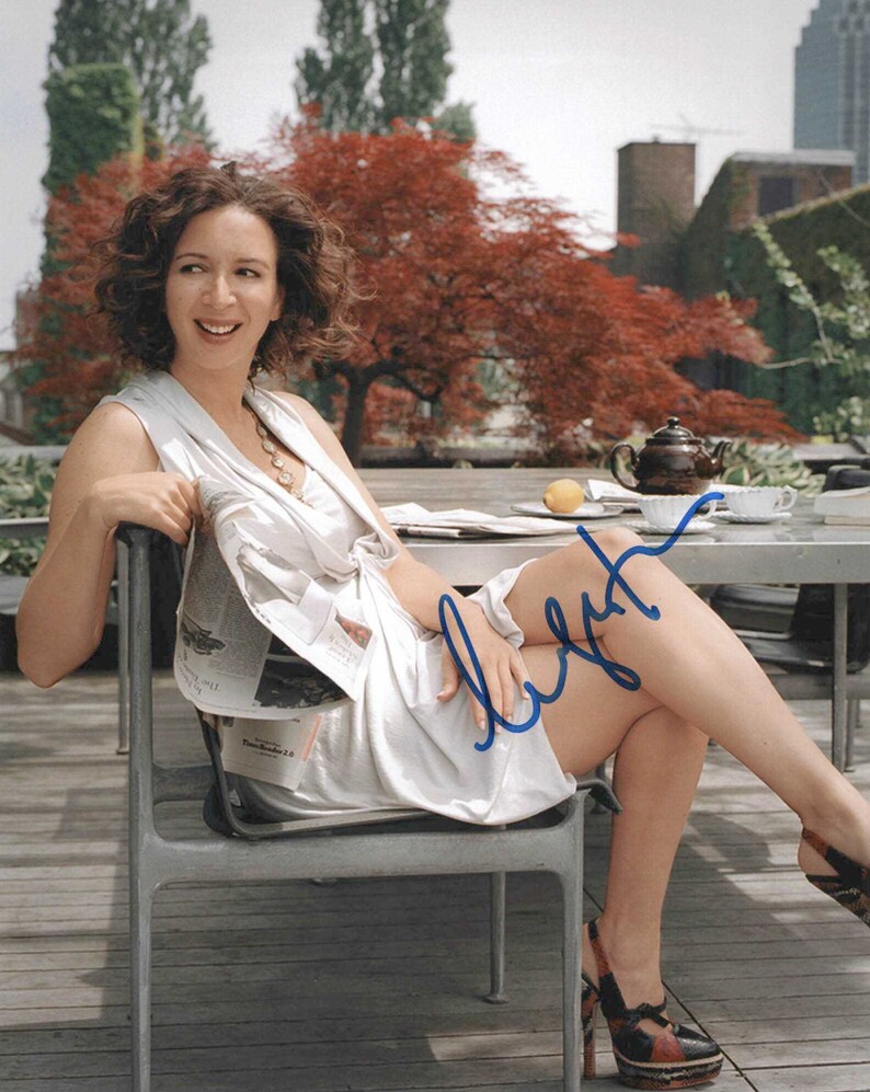 Maya Rudolph Signed Autographed Glossy 8x10 Photo Poster painting - COA Matching Holograms