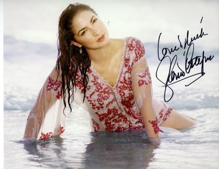 GLORIA ESTEFAN Signed Autographed Photo Poster painting