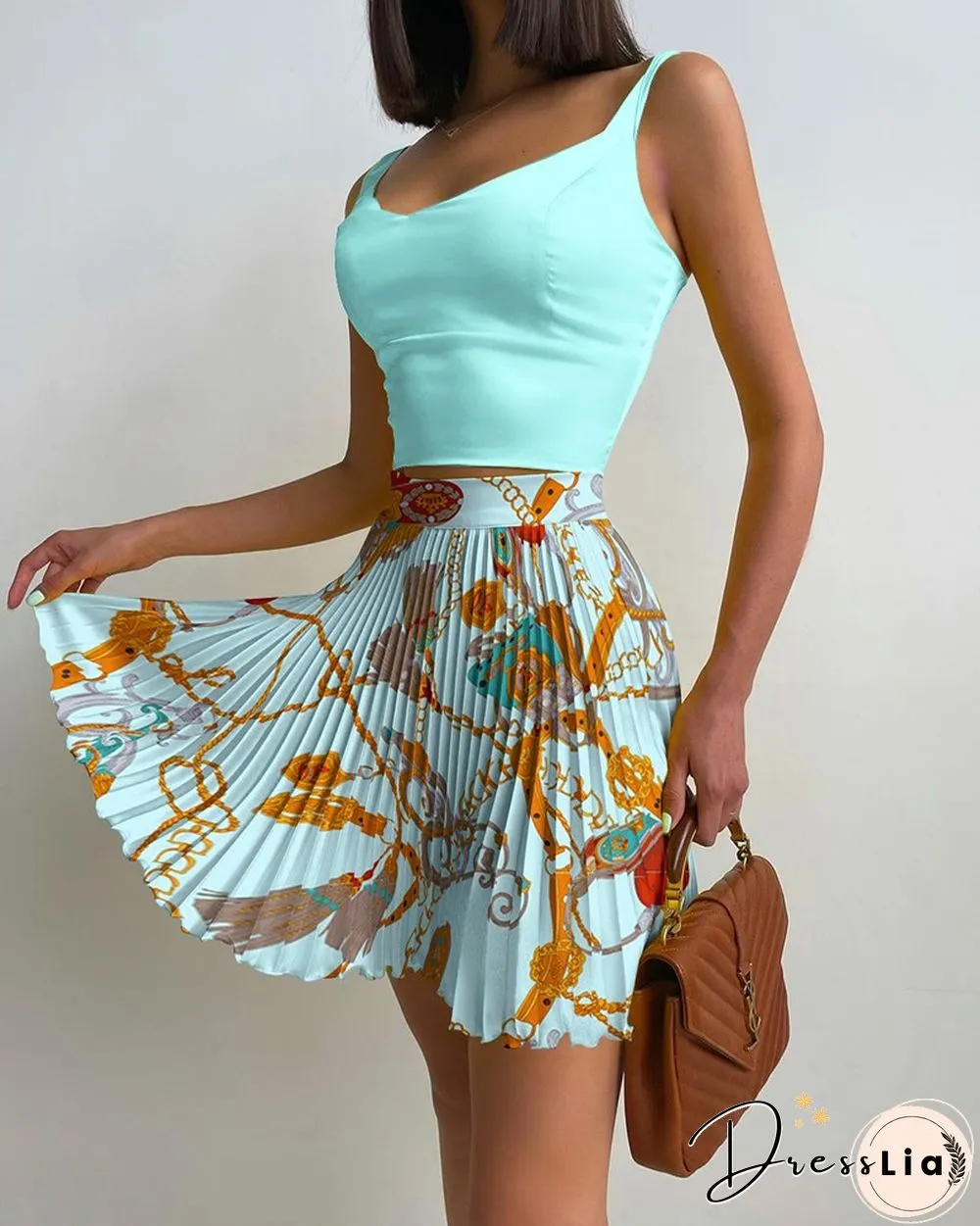 Solid Tank Top & Chain Print Pleated Skirt Set